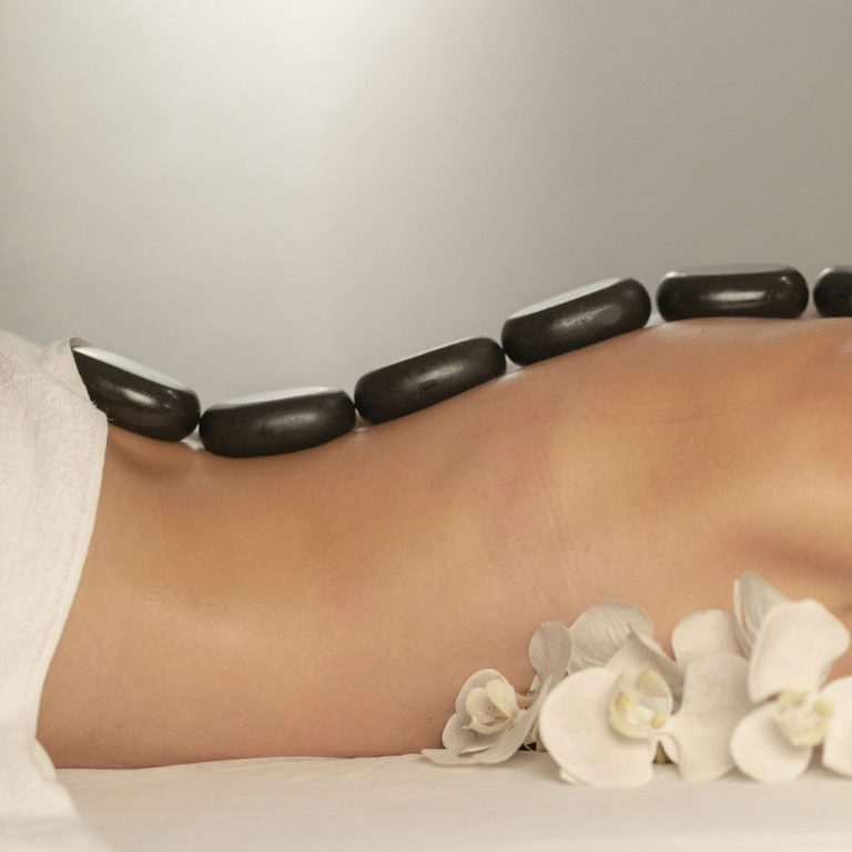 Wasana massage thaï Eupen L’art traditionnel du massage thaïlandais avec des pierres chaude.